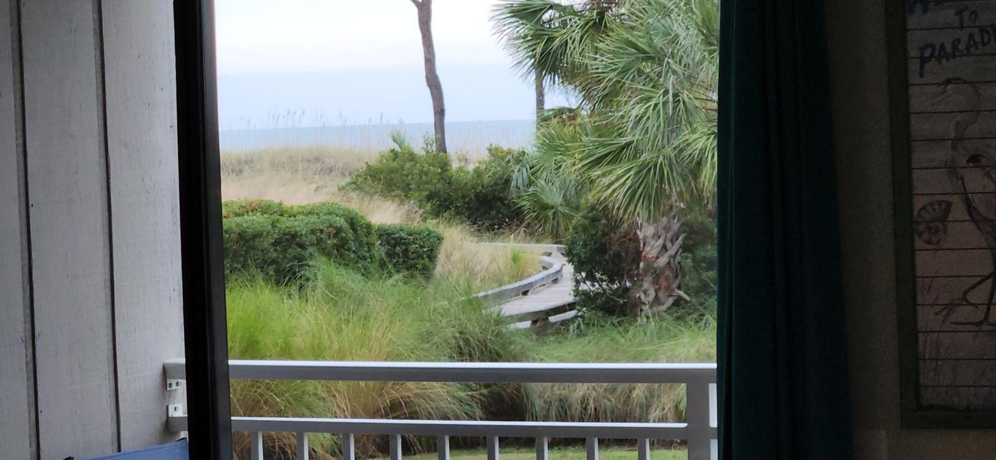 Ocean Dunes Villas #111, Beach Condo In Coligny Beach, 43 S Forest Beach Dr, Hilton Head Sc, Oceanfront Condo, Heated Pool, By Vacation Rental Hhi Île de Hilton-Head Chambre photo